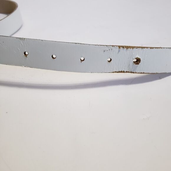 White Belt Silver Buckle Woman 34 inches Unbranded Imperfect - Picture 4 of 9